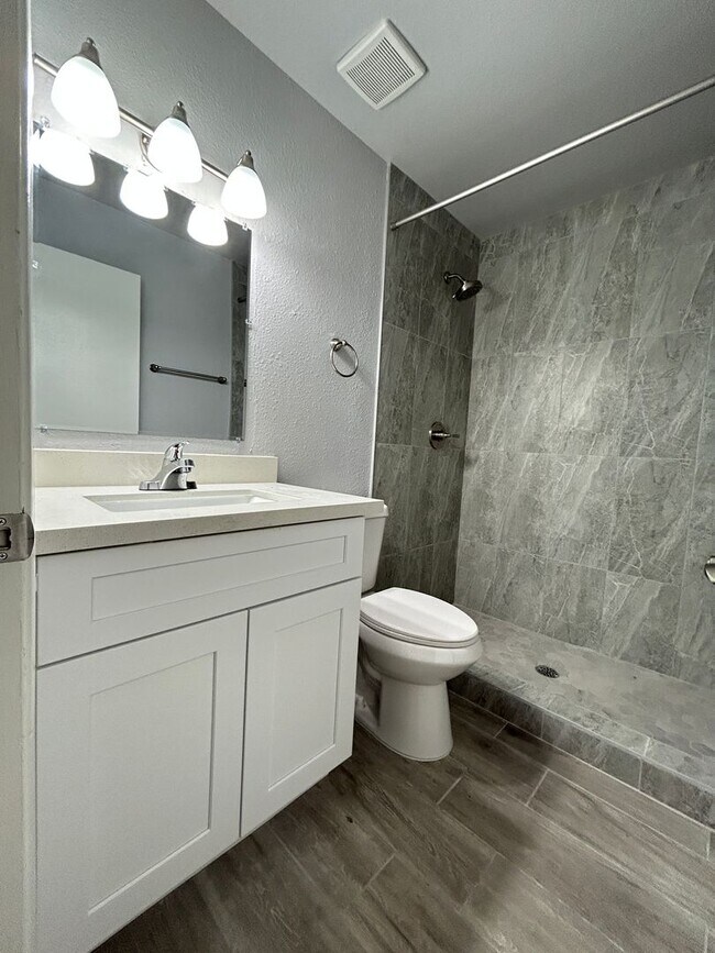 Building Photo - Brand New Remodel, 2 Bedroom, 2 Bathroom, ...