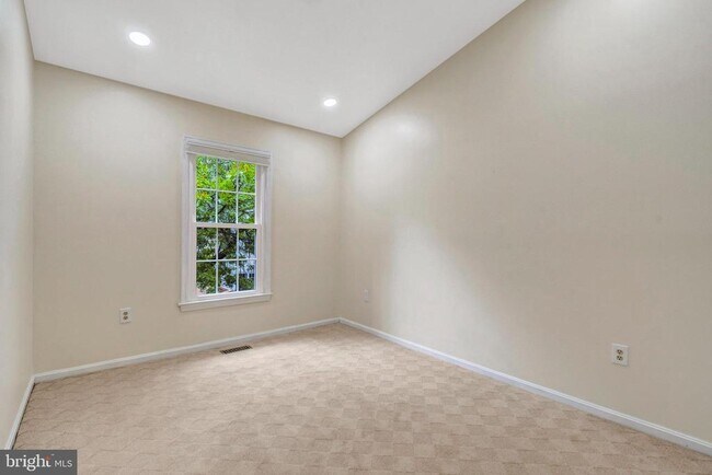 Building Photo - 4255 Sleepy Lake Dr