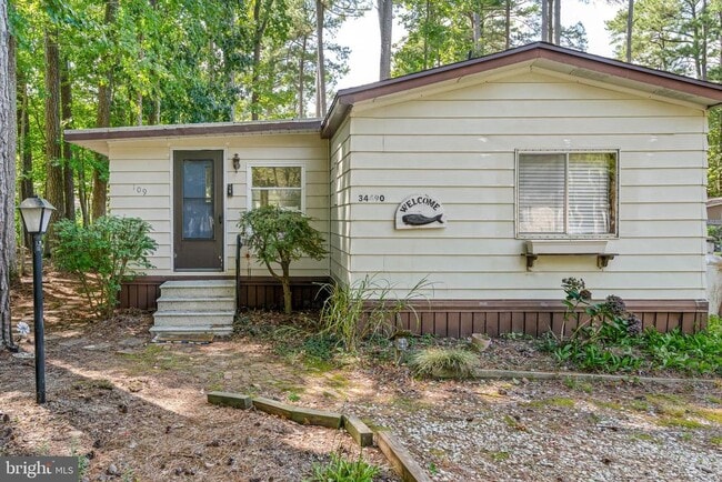 Building Photo - 34490 Virginia Dr