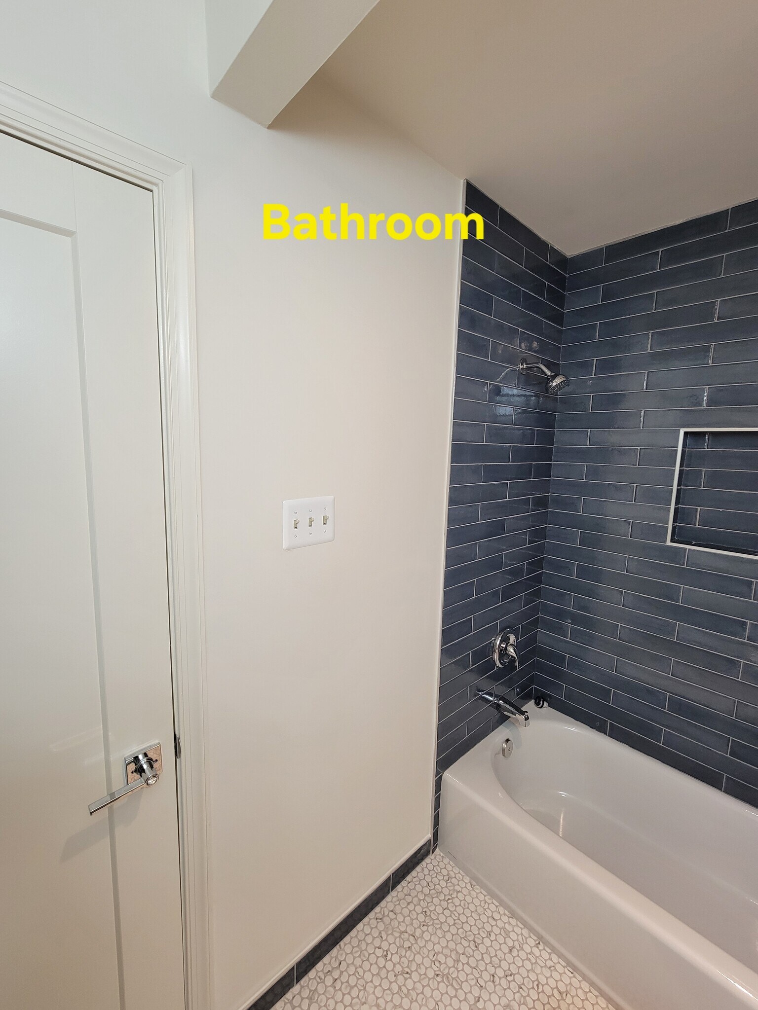 Building Photo - 3332 Woodburn Village Dr