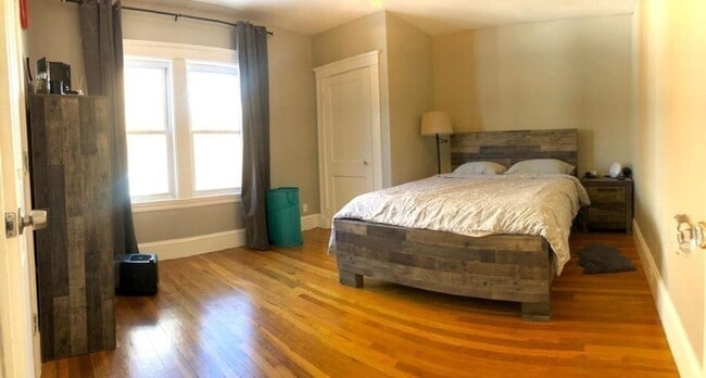 Building Photo - 54 Lothrop St