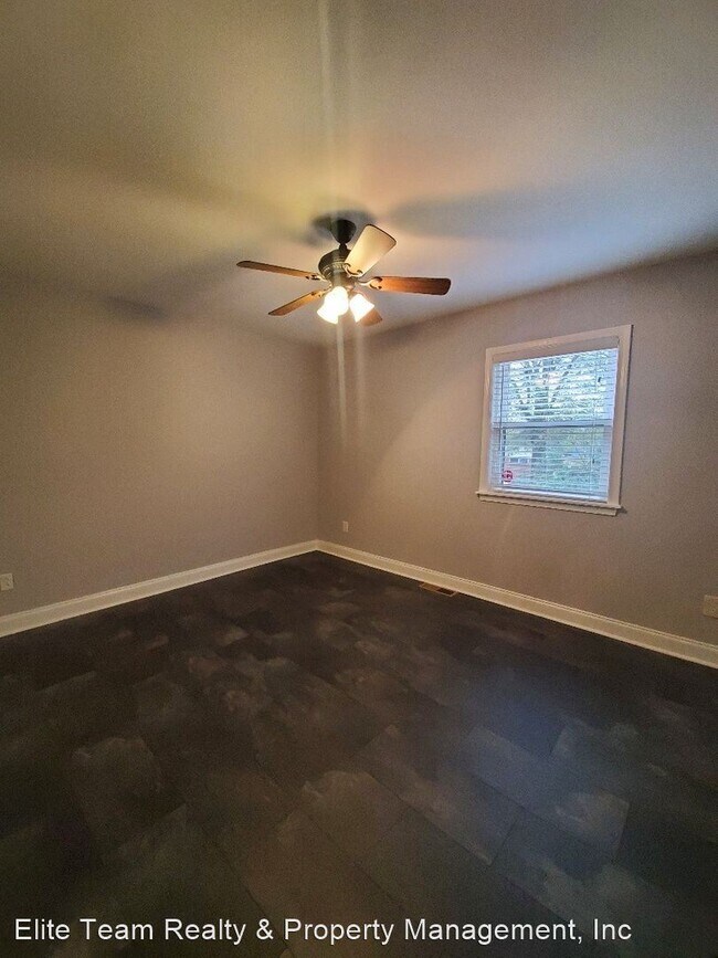 Building Photo - 2 br, 1.5 bath House - Cemetery St 309 Unit D