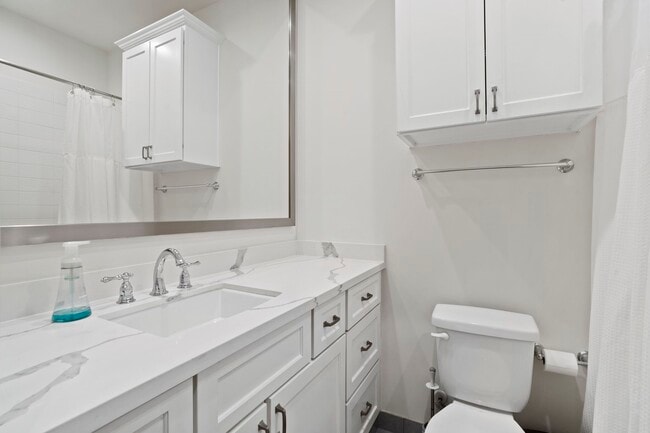 Building Photo - 2174 Briarglen Dr