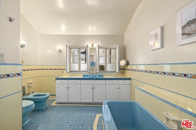 Building Photo - 311 Amalfi Dr