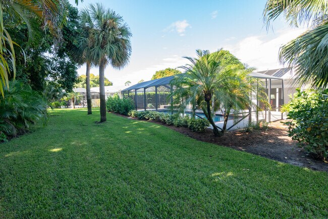 Building Photo - 3372 SE Court Dr