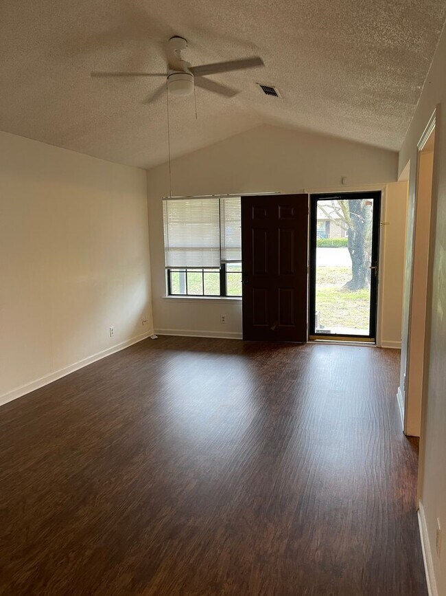 Building Photo - 3 Bed in North Murfreesboro