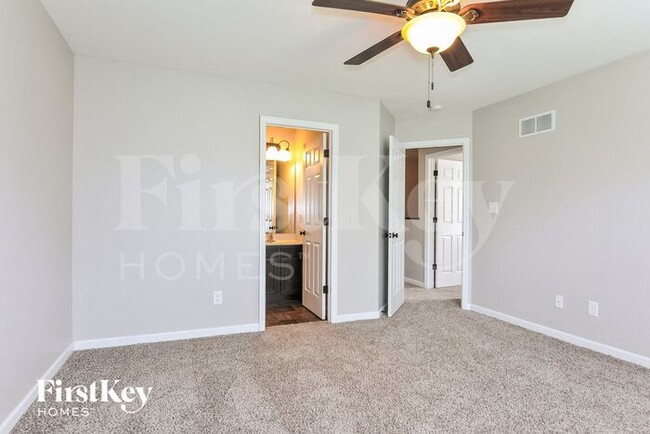Building Photo - 824 Cadbury Dr