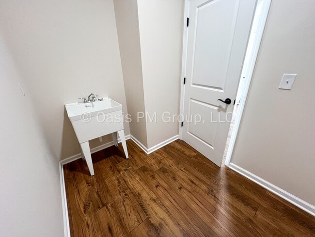 Building Photo - 201 Eisley Ln