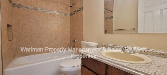 Building Photo - 1225 N Chestnut St