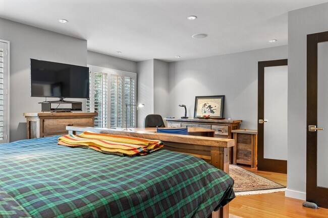 Building Photo - NEW! Diamond Heights Luxury, Available Unfurnished or Semi-Furnished • AMSI