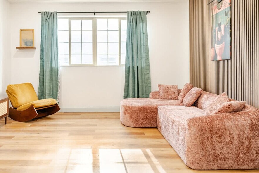 Primary Photo - 1384 Ridge Ave