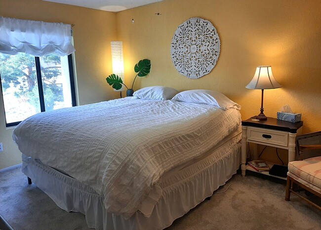 Building Photo - Furnished Vacation Condo w/ Community Pool**