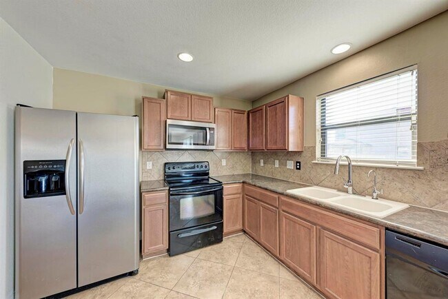 Building Photo - 8824 Edmundsbury Dr