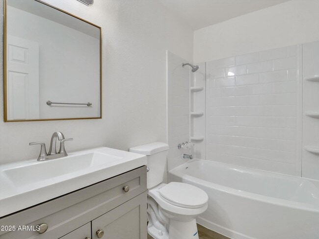 Building Photo - 429 W La Jolla Dr