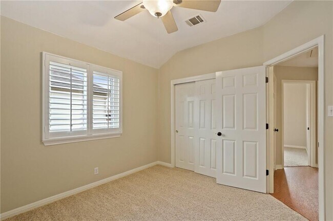 Building Photo - 1806 Paradise Ridge Dr