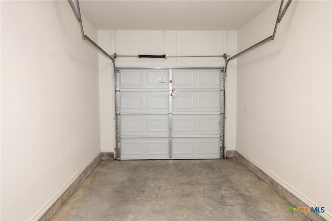 Building Photo - 921 Ashwood Dr
