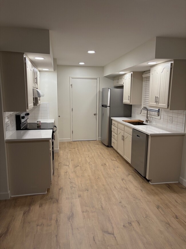 Building Photo - 1411 W Highland St