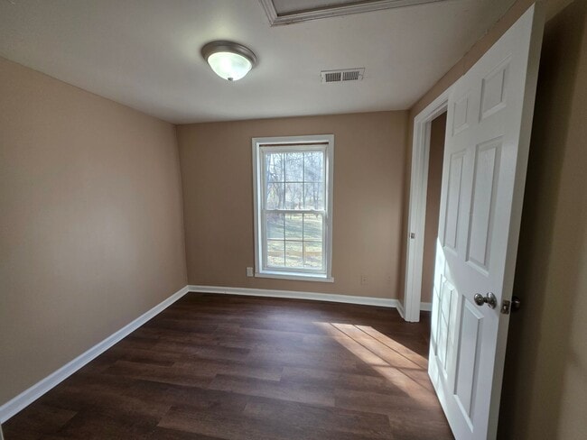 Building Photo - $250 OFF Move In Special!