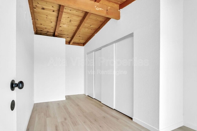 Building Photo - 4722 Mt La Palma Dr