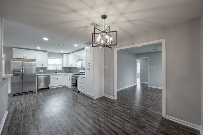 Building Photo - 513 Barkley St