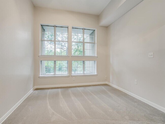 Building Photo - 3225 Turtle Creek Blvd