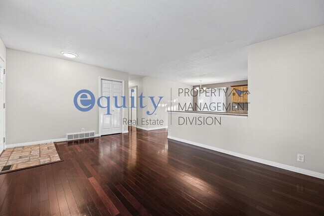 Building Photo - 7102 Brookhill Dr E