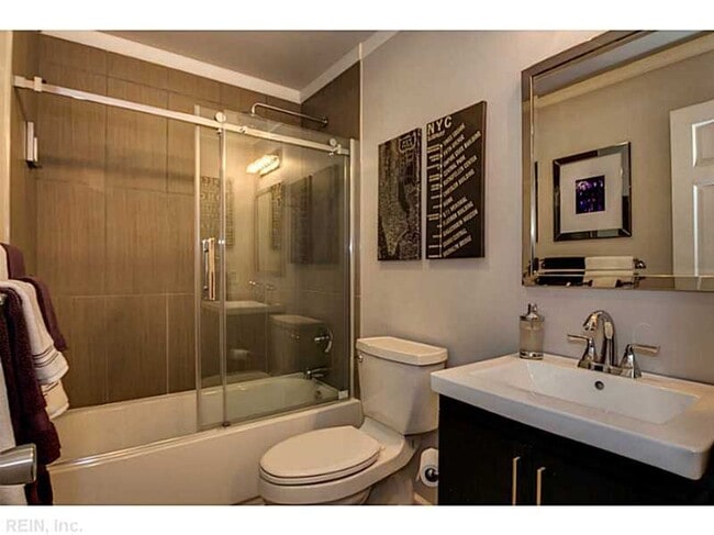 Building Photo - 3 Bed 2.5 Bath Townhouse for rent in Norfo...