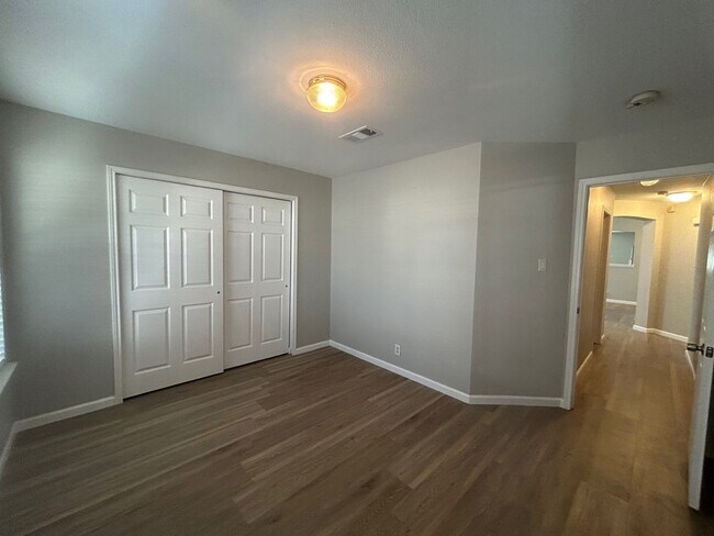 Building Photo - 3Bedroom/2Bath Home for Lease! Available Now!
