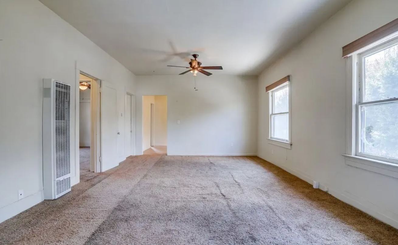 Building Photo - 6826 Hollenbeck St