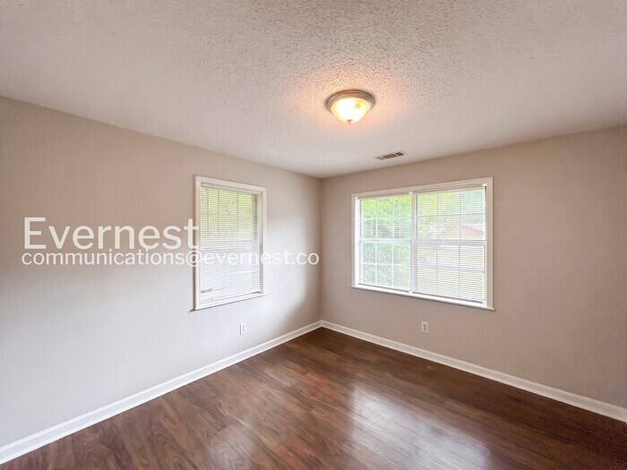 Building Photo - 5884 Caroline Dr