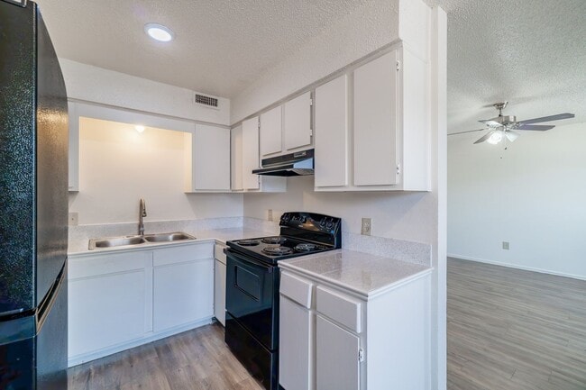 Building Photo - 2024 Baldwin St