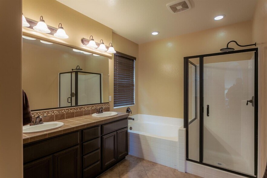 Master Bathroom - 3170 N Leanna Ave