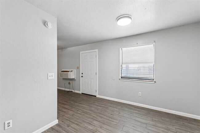 Building Photo - 1401 E St