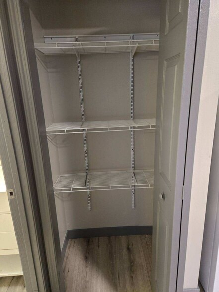 Building Photo - 573 Irving Wick Dr E