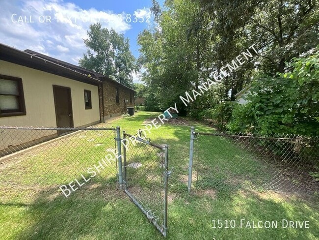 Building Photo - 1510 Falcon Dr