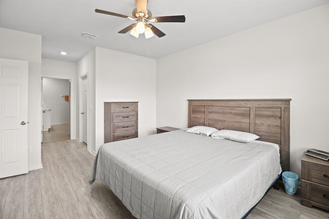 Building Photo - 922 Remington Green Dr SE