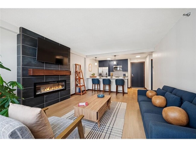 Building Photo - 433 S 7th St