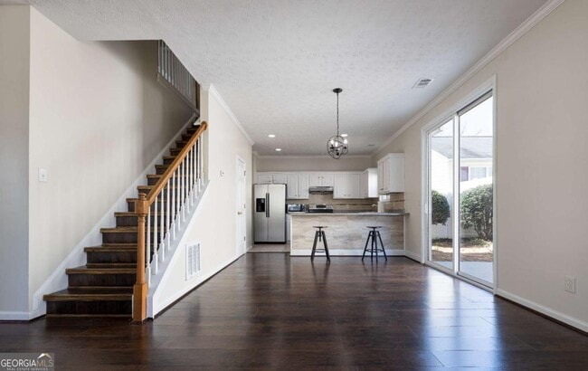 Building Photo - 317 W Oaks Trail