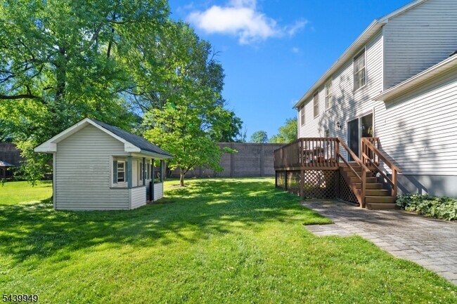 Building Photo - 32 Montville Ave