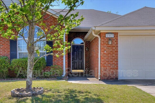 Building Photo - 207 Taylor Cir