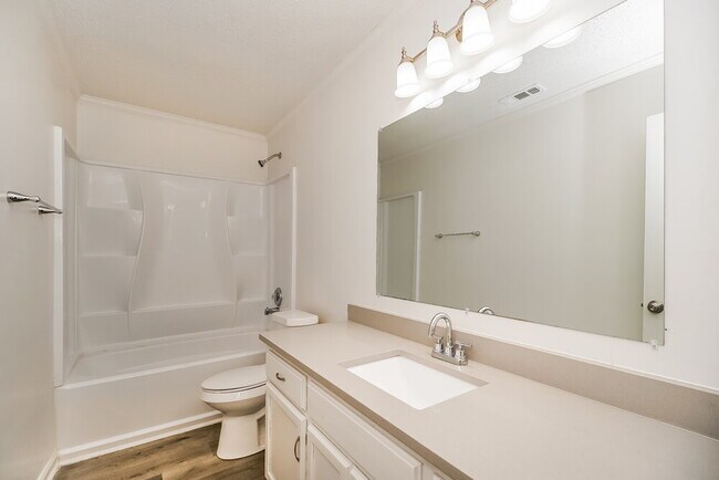 Building Photo - 1800 Hedgelawn Dr