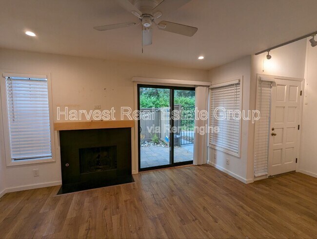 Building Photo - 1341 Greenwich Ct