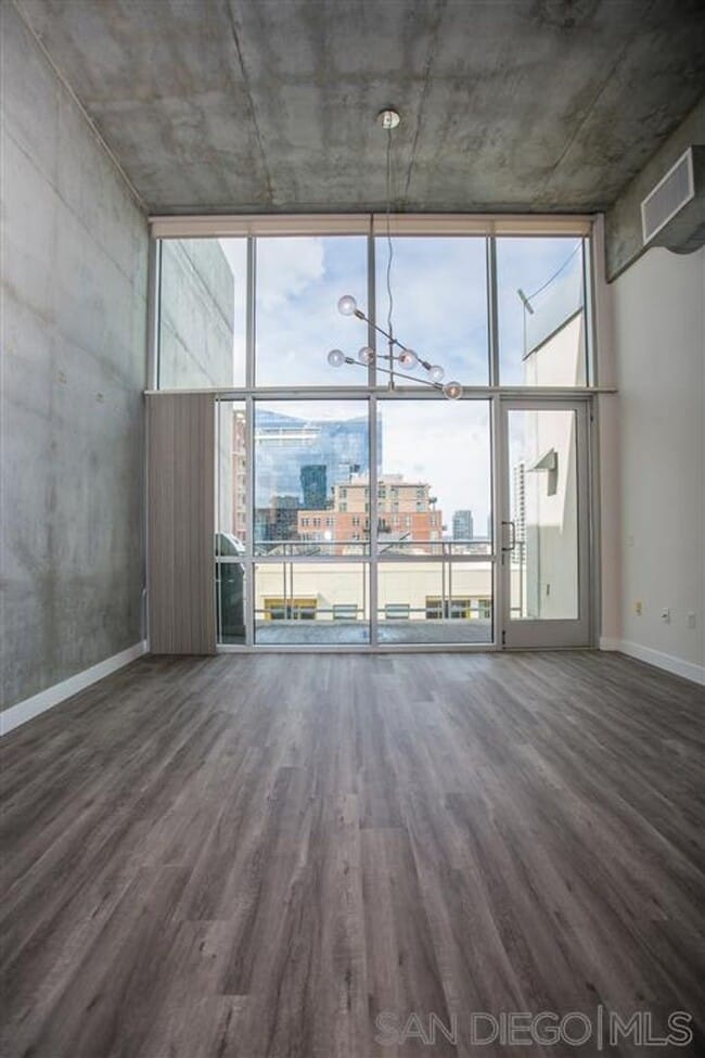 Building Photo - Beautiful East Village Top Floor Loft