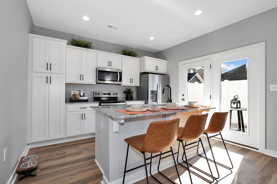 Building Photo - VLux Madison