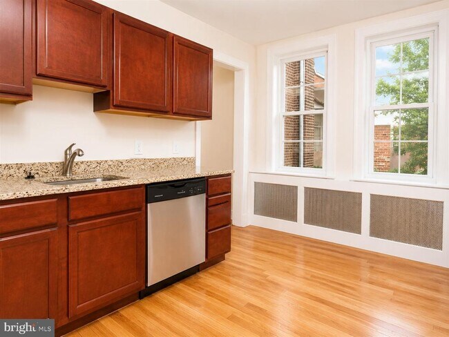 Building Photo - 2808 W Girard Ave