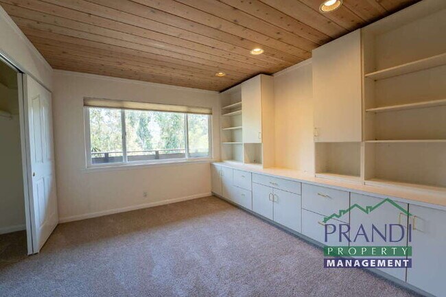 Building Photo - 137 Pixley Ave