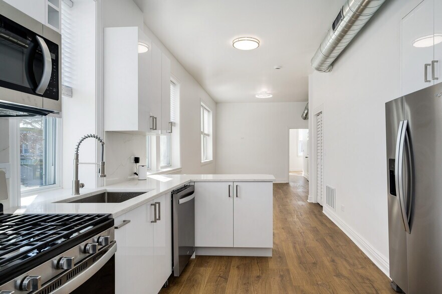 Building Photo - 4001 N Elston Ave