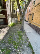 Building Photo - 3917 N Southport Ave