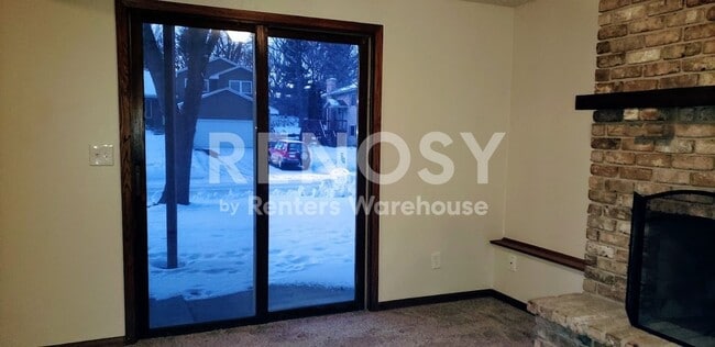 Building Photo - Available July 6th 2 Bedroom 2 Bath Townhome in Woodbury