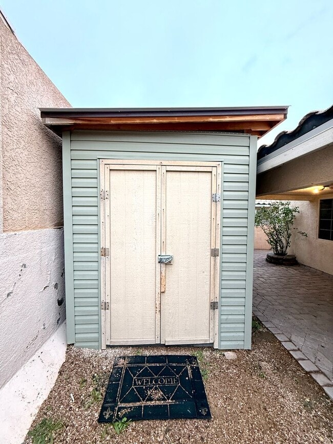 Building Photo - Beautiful 3-Bedroom Home with Solar!—Near Hualapai Mountain Rd